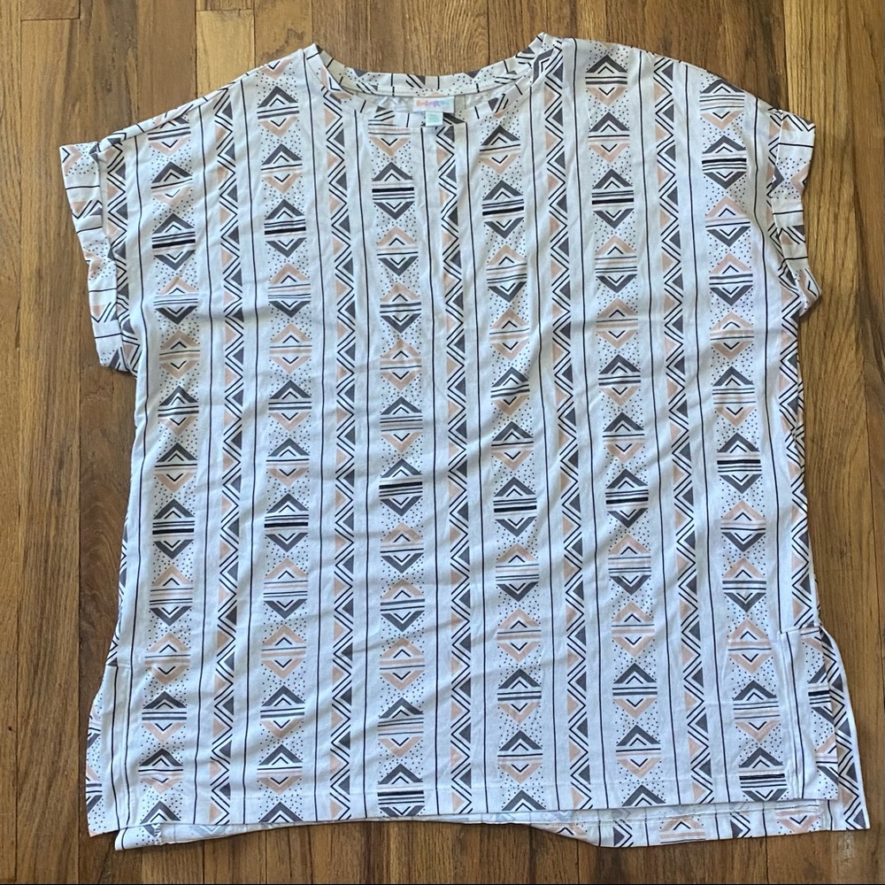 LulaRoe Leah White Black Gray and Peach triangles